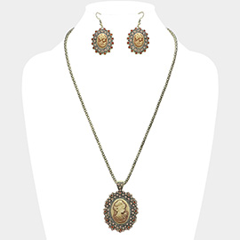 Rhinesonte Paved Cameo Pointed Pendant Necklace