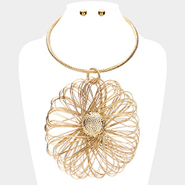 Oversized Metal Wire Flower Pendant Pointed Necklace